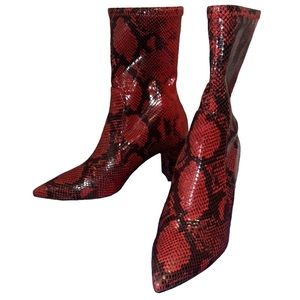 Stuart Weitzman Landry 75 Python Bootie size 7.5 size 7 1/2 black and red